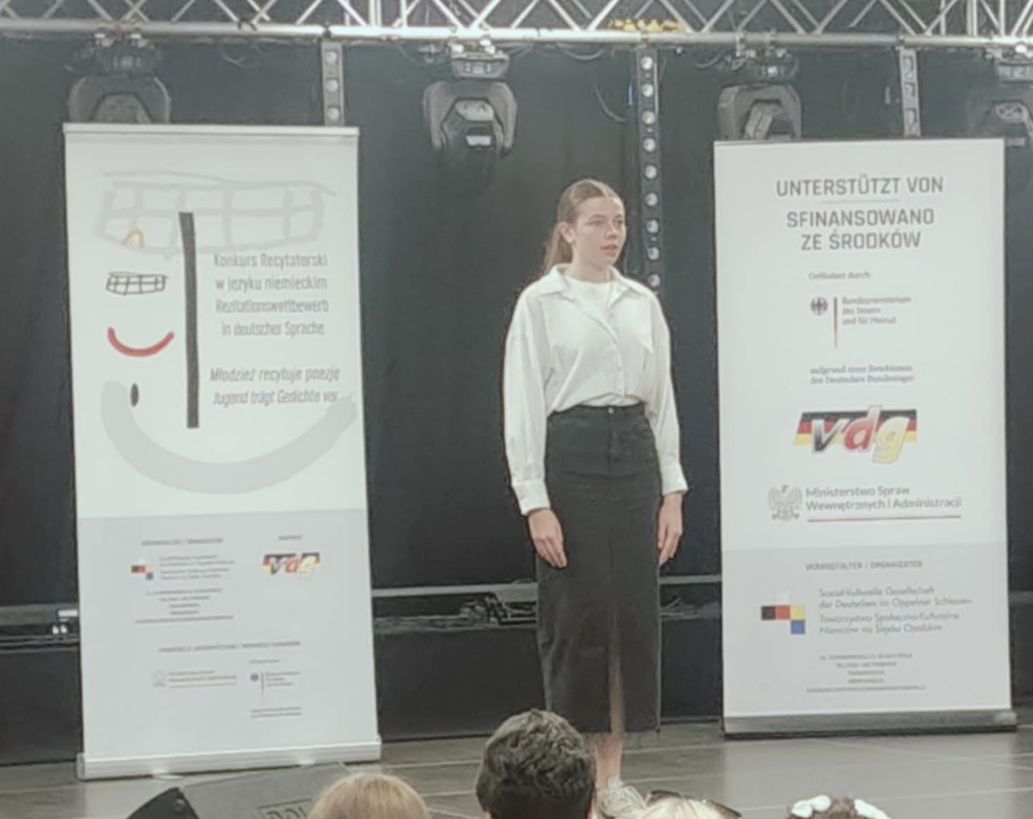 🎉 Sukces uczennicy I LO w finale wojewódzkiego Konkursu Recytatorskiego! 🎉